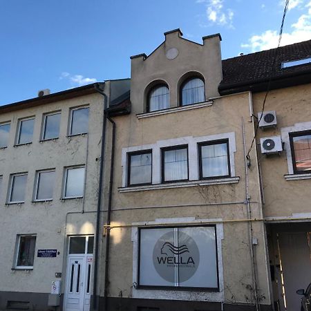 Lotusz Apartments In Nyíregyháza Екстериор снимка