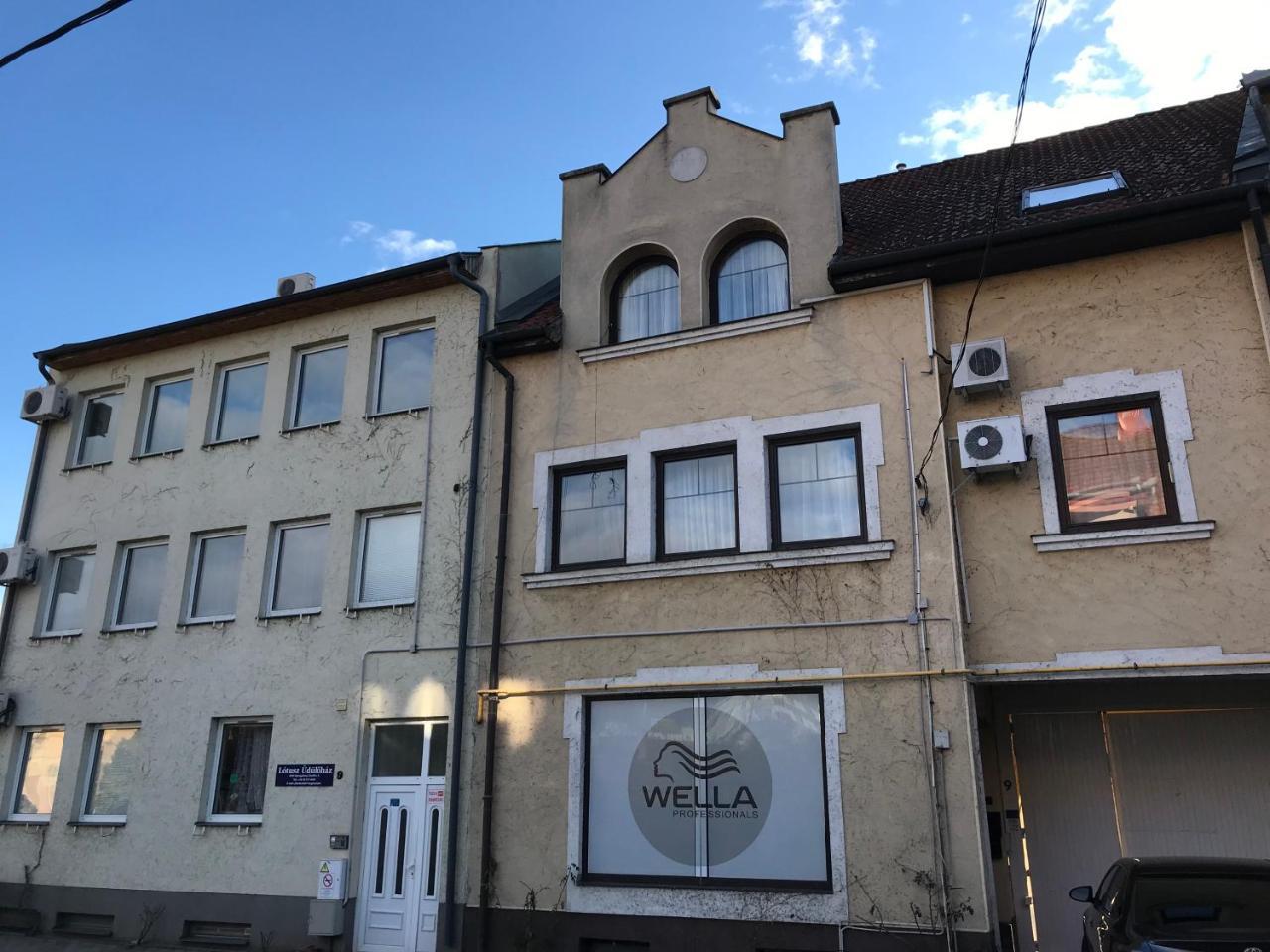 Lotusz Apartments In Nyíregyháza Екстериор снимка