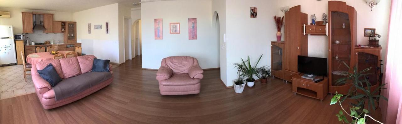 Lotusz Apartments In Nyíregyháza Екстериор снимка