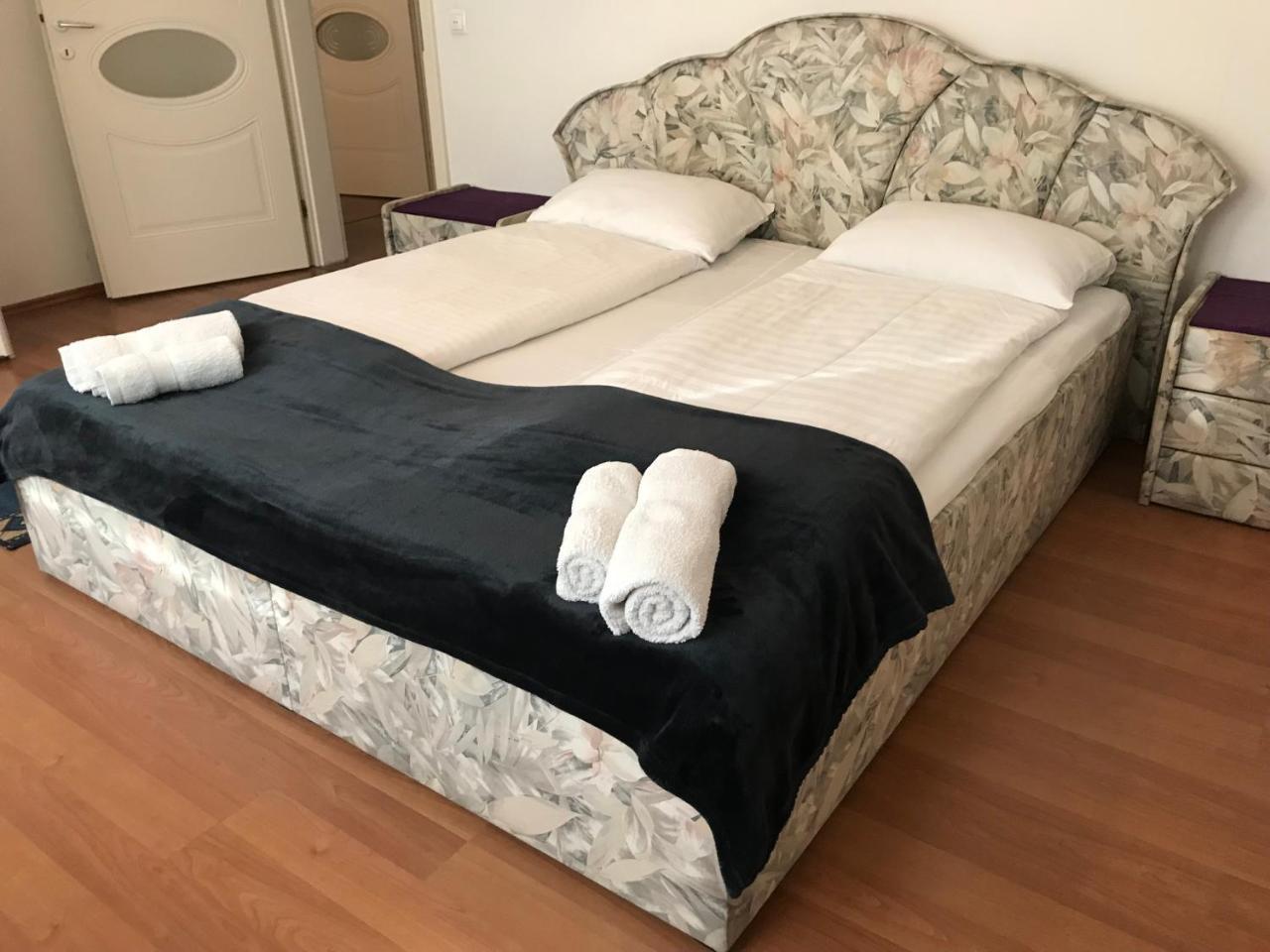 Lotusz Apartments In Nyíregyháza Екстериор снимка