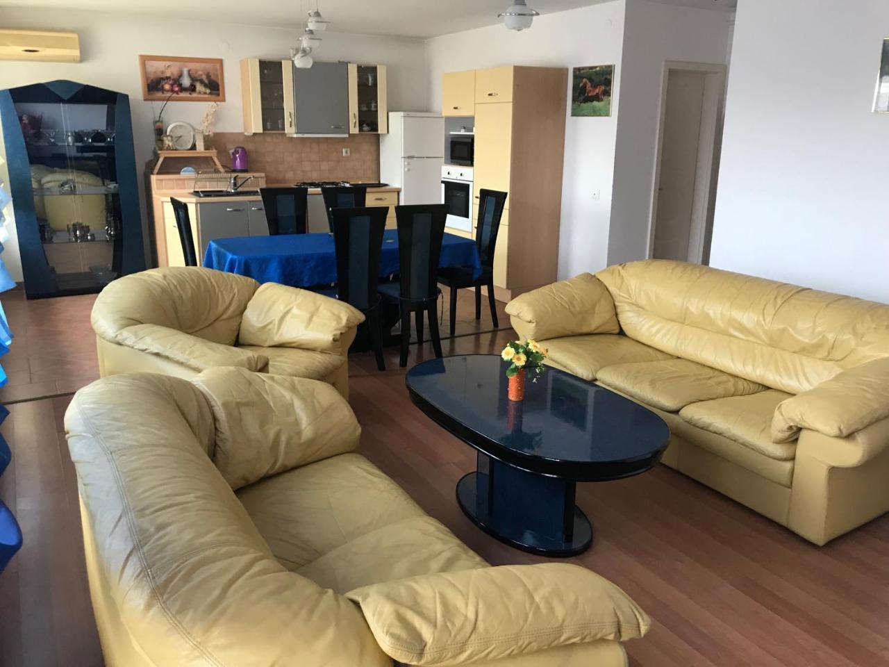 Lotusz Apartments In Nyíregyháza Екстериор снимка